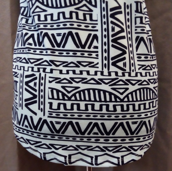 LuLaRoe Shirt size 14 Geometric Design - Picture 8 of 8